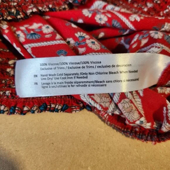 Band of Gypsies Red Off Shoulder Boho Top M Cropped Floral Bell Sleeve Fringe - Picture 8 of 10